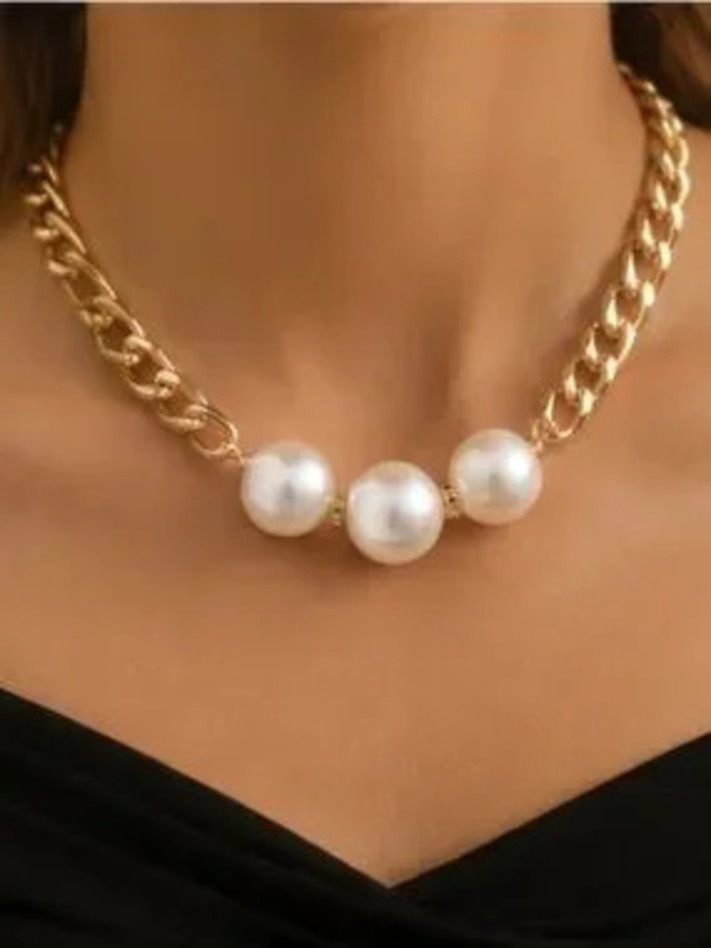 Elegant Gold Chain Necklace with Pearl